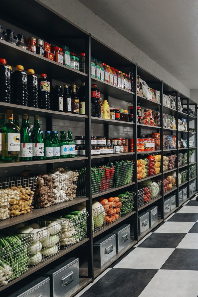 넷플릭스 흑백요리사2 1라운드 대결에 등장한 <span id='_stock_code_009240' data-stockcode='009240'>한샘</span> '바흐 드레스룸' 모습. 한샘 제공