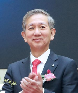 새 금투협회장에 황성엽 <span id='_stock_code_001720' data-stockcode='001720'>신영증권</span> 대표. 연합뉴스 제공. 