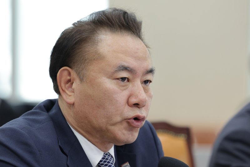 유재훈 예금보험공사 사장이 지난 10월 21일 서울 여의도 국회 정무위원회에서 열린 금융감독원 등에 대한 국정감사에서 의원 질의에 답변하고 있다. 뉴스1