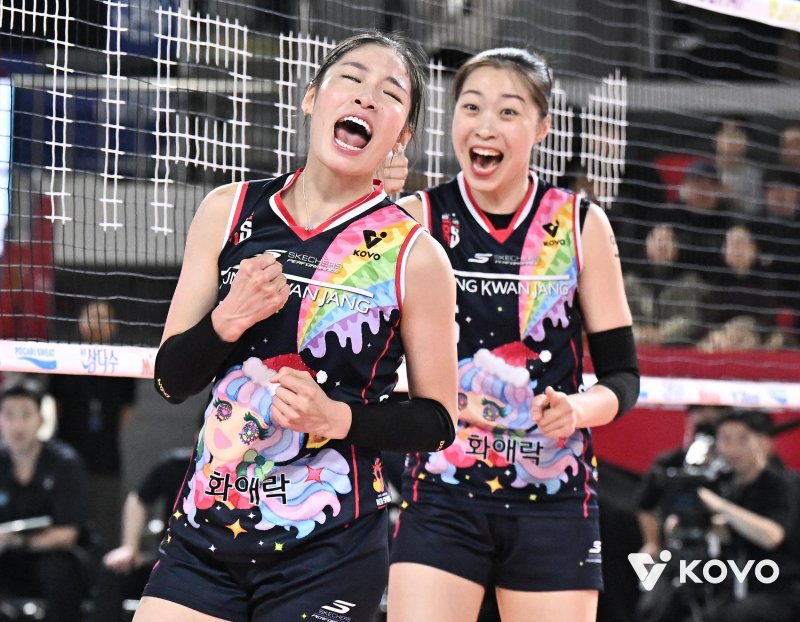 득점 후 기뻐하는 정관장의 인쿠시 (서울=연합뉴스) 19일 대전충무체육관에서 열린 2025-2026 프로배구 V리그 여자부 정관장과 GS칼텍스의 경기. 정관장 인쿠시가 득점 후 환호하고 있다. 2025.12.19 [한국배구연맹 제공. 재판매 및 <span id='_stock_code_012030' data-stockcode='012030'>DB</span> 금지] photo@yna.co.kr (끝)