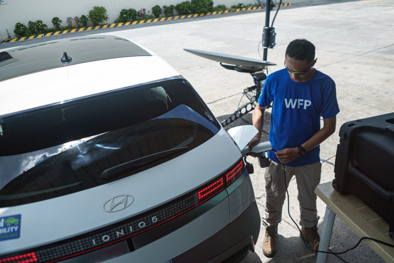 현대차가 유엔 소속의 식량 위기 대응 기구인 세계식량계획에 아이오닉5 차량 8대와 충전 인프라를 기증해 기증 차량이 구호 현장에서 활약하는 모습을 21일 공개했다. 사진은 아이오닉5 모습. 사진=현대차&middot;기아 제공