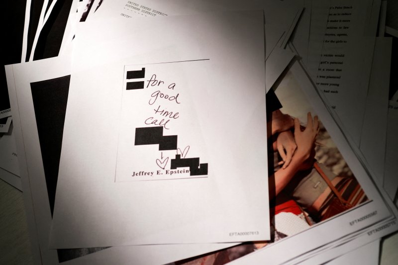 지난 19일(현지시간) 미국 법무부가 새로 공개한 제프리 엡스타인 관련 수사 기록.로이터연합뉴스
