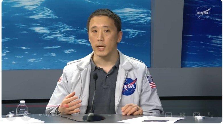 지구로 귀환 후 NASA 기자회견 참석한 조니 김.연합뉴스