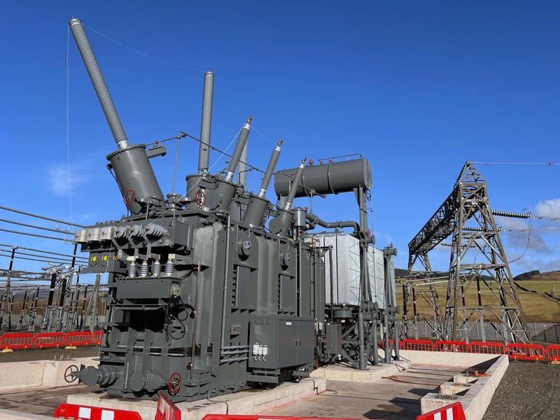 효성중공업이 영국 스코틀랜드에 설치한 초고압변압기. 효성중공업 제공
