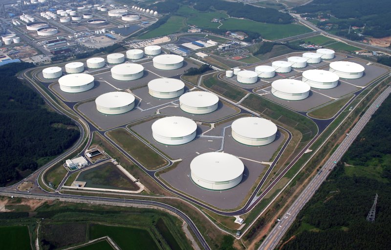 한국석유공사 서산비축기지 전경. 뉴시스 