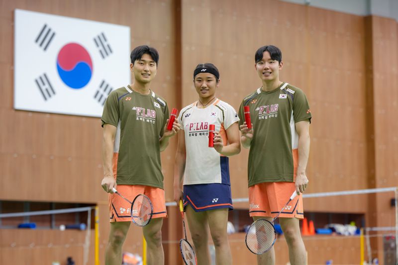 배드민턴 국가대표 안세영 선수와 남자 복식 최강조 김원호, 서승재 선수가 '르피렙 메이신 레드' 제품을 사용하고 있다. 르피랩은 대한배드민턴협회의 공식 후원사다. 르피랩 제공. 