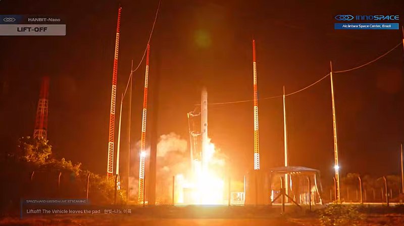 23일 오전(한국시간) 브라질 알칸타라 우주센터에서 발사되고 있는 이노스페이스의 상업 우주로켓 '한빛 <span id='_stock_code_187790' data-stockcode='187790'>나노</span>'가 발사되고 있다.사진=뉴스1화상
