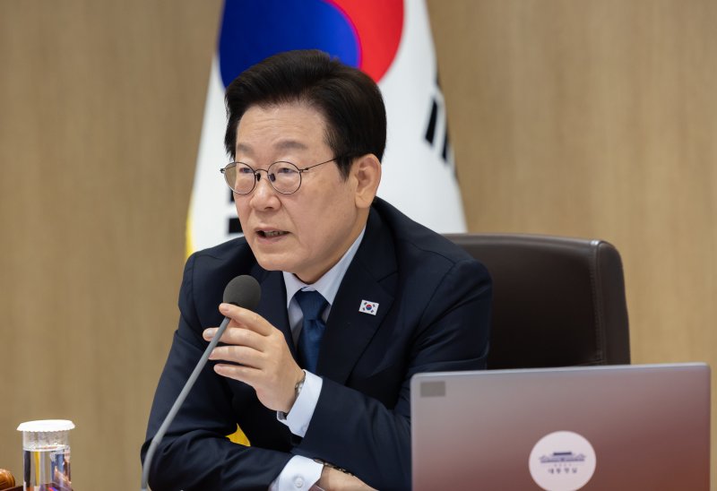 이재명 대통령이 21일 서울 용산 대통령실 청사에서 열린 국무회의에서 발언하고 있다. 대통령실 제공