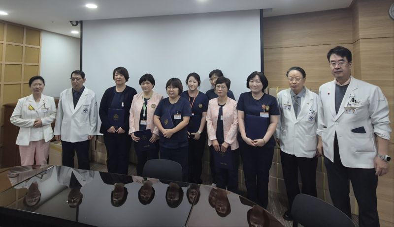 부산 도심에 위치한 온요양병원이고령환자 만성질환과 재활, 돌봄 서비스를 위해 진료보조간호사(PA)를 현장에 배치하고 나서 주목받고 있다. 온요양병원 제공 