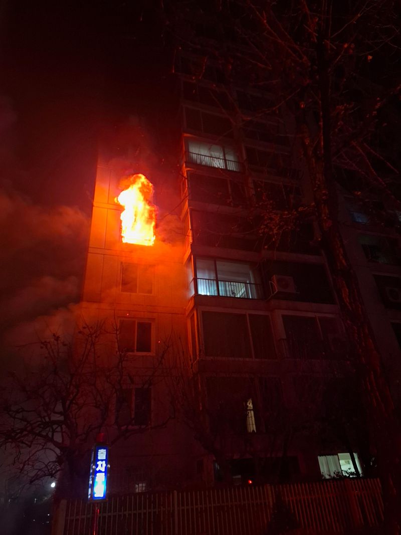 서울 송파구 방이동 올림픽선수촌아파트 화재 현장. 송파소방서 제공